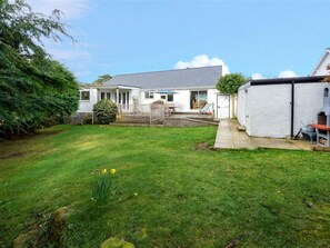 Exterior - Modern Holiday Home in Llanbedrog With Private Garden (Pwllheli)