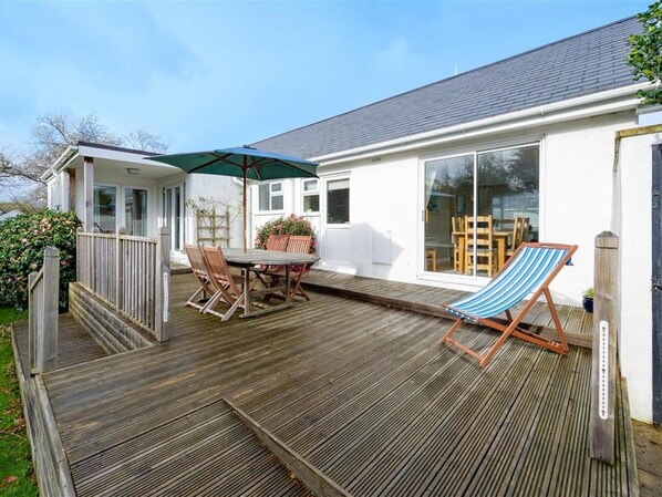 Exterior - Modern Holiday Home in Llanbedrog With Private Garden (Pwllheli)