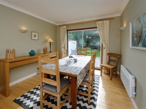 Dining - Modern Holiday Home in Llanbedrog With Private Garden (Pwllheli)