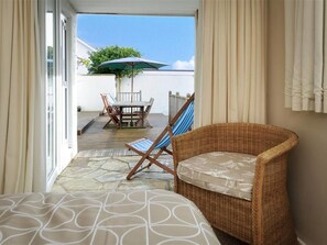 Balcony - Modern Holiday Home in Llanbedrog With Private Garden (Pwllheli)