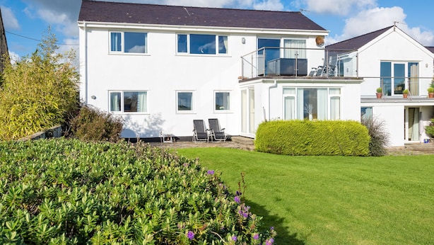 Exterior - Spacious Holiday Home for six at the Edge of the Beach Resort Abersoch (Pwllheli)