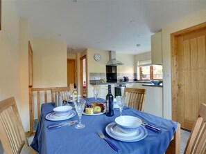 Dining - Quaint Holiday Home in Boughton Lees With Garden (Ashford)