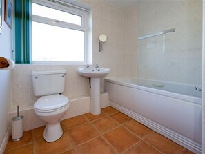 Combined shower/bathtub - Spacious, Beachy Holiday Home on the Edge of Abersoch (Pwllheli)