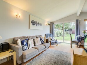 DVD player - Spacious Chalet in Saint Merryn With Garden (Padstow)