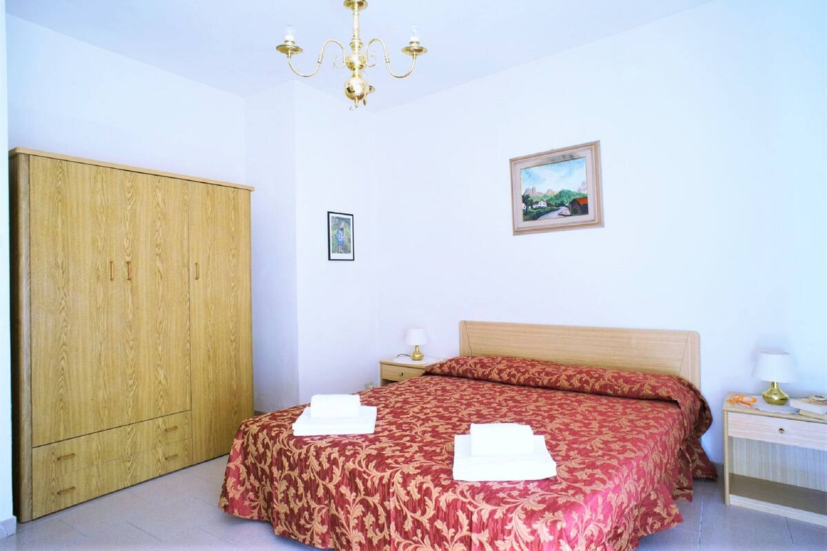 Cottage | 2 bedrooms, bed sheets