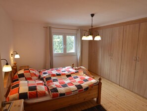 House | 3 bedrooms, bed sheets - Holiday Home in Filz near River (Filz)