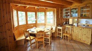 Chalet | Tempat makan