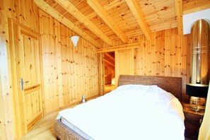 4 bedrooms - Chalet in Rhone Valley Near Ski Lift (Heremence)