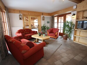 Living room - Renovated Farmhouse in Abtenau With Garden (Abtenau)