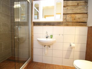 Shower, towels - Cozy Farmhouse in Abtenau near Ski Area (Abtenau)
