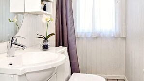 Bathroom - 6 Person Holiday Home in Hemmet (Hemmet)