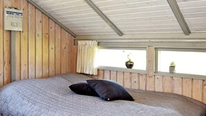 3 bedrooms, cots/infant beds - 6 Person Holiday Home in Hemmet (Hemmet)