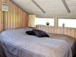 3 bedrooms, cribs/infant beds