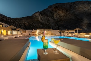 Seasonal outdoor pool, open 9:00 AM to 10:00 PM, pool umbrellas