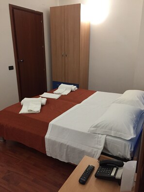 Double or Twin Room | Desk, free WiFi, bed sheets - Asselta Hotel & Restaurant (Cerignola)