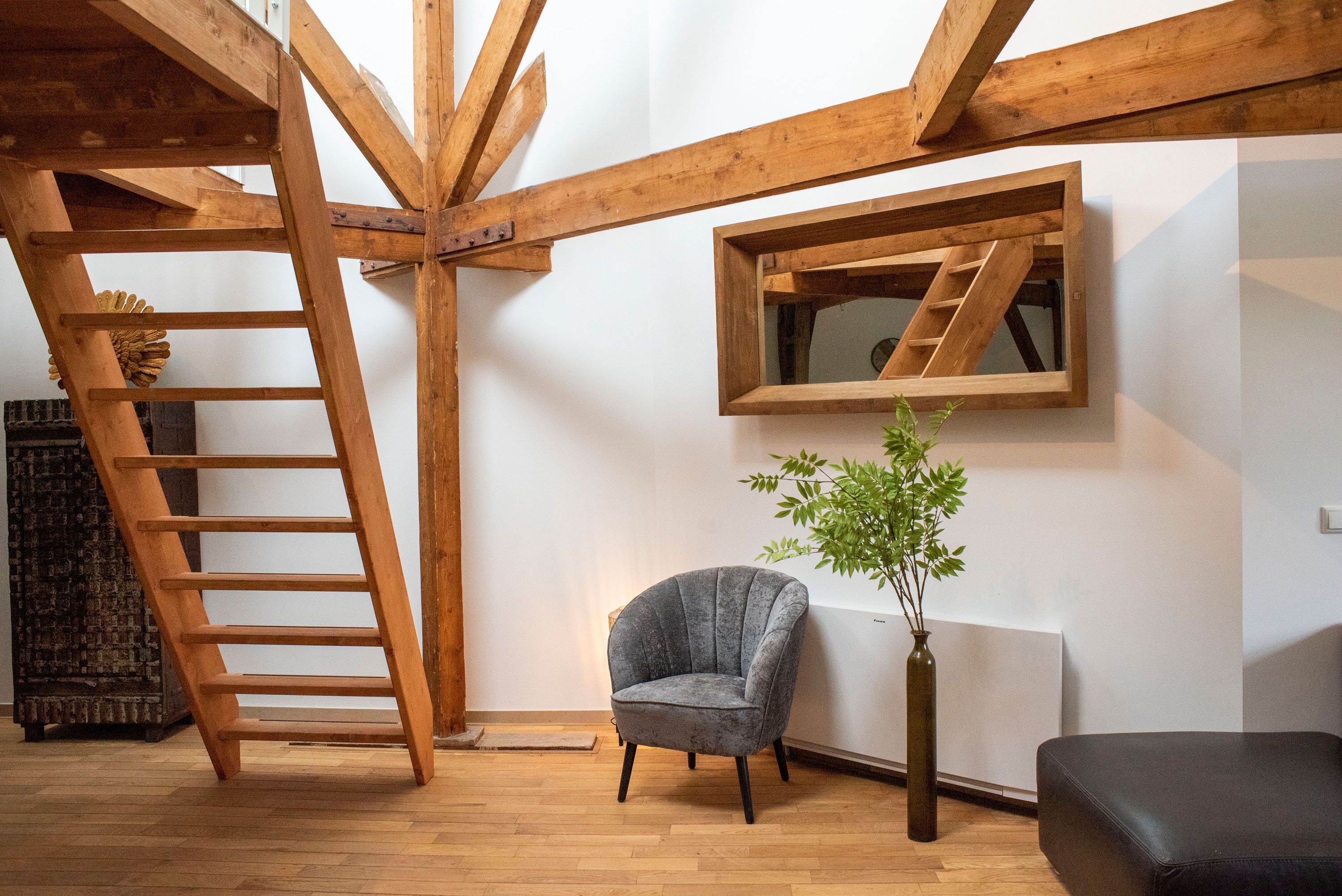 Luxury Apartment (7 &amp; 8) | Living area | 44-inch flat-screen TV with cable channels, TV