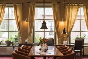 2 restaurants, lunch served - Spoorzicht Long Stay Apartments (Loppersum)