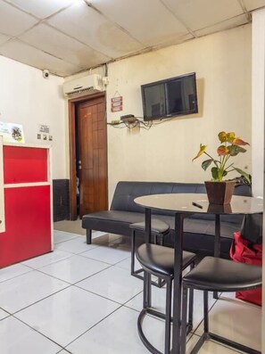 Dining - Guest House Dewi Fortuna (Jakarta)