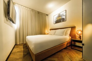 Desk, laptop workspace, free cots/infant beds, free WiFi - L’Hotel Journal (Tel Aviv)