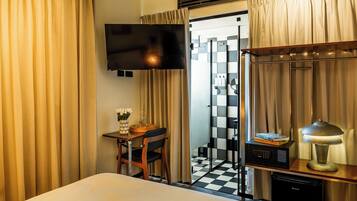 Economy Room | Desk, laptop workspace, free cribs/infant beds, free WiFi