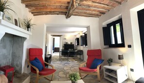 Interior - Independent holiday home, close to Lucca Pisa Florence with private pool (Borgo a mozzano)
