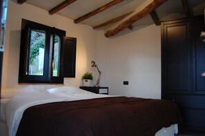 3 bedrooms, iron/ironing board, free WiFi, bed sheets - Independent holiday home, close to Lucca Pisa Florence with private pool (Borgo a mozzano)