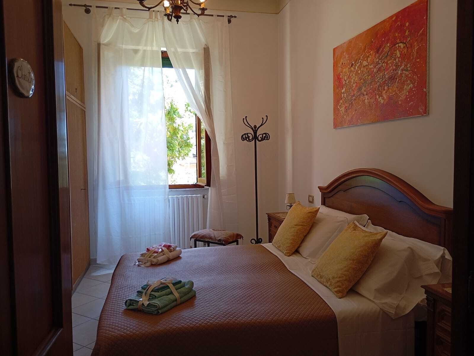 4 bedrooms, desk, iron/ironing board, free WiFi