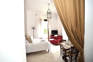 4 habitaciones, escritorio, tabla de planchar con plancha y wifi gratis 