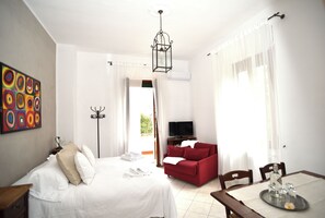 4 bedrooms, desk, iron/ironing board, free WiFi