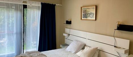 2 bedrooms, iron/ironing board, free WiFi