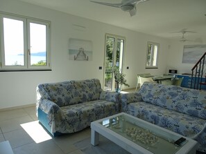 Téléviseur, bureau