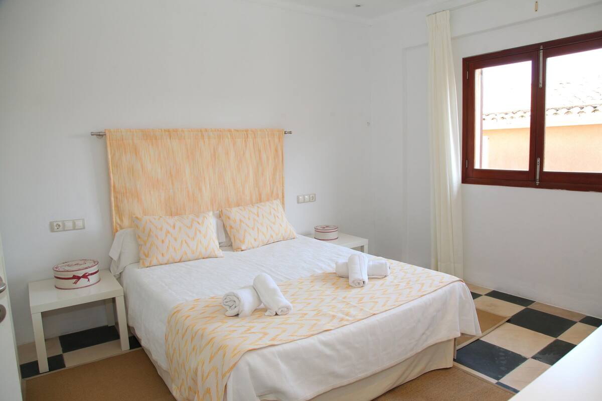 Individually furnished, bed sheets