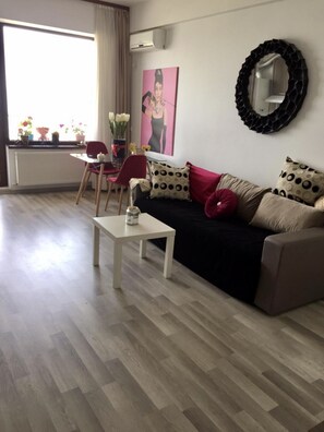 Living area - Apartment by the lake (Constanța)