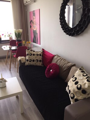 Living area - Apartment by the lake (Constanța)