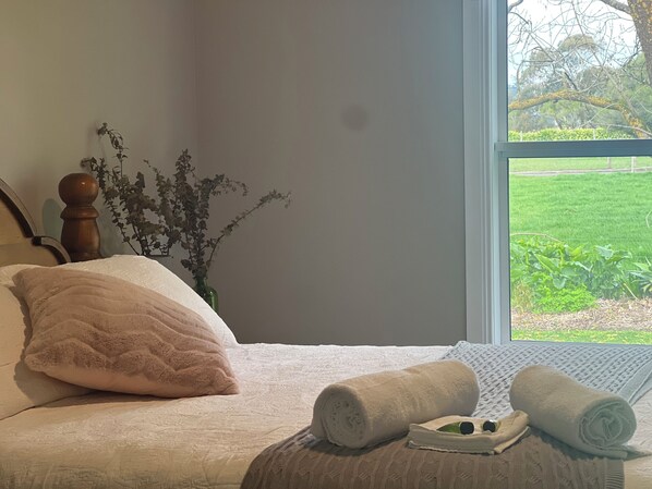 4 bedrooms, desk, iron/ironing board, travel crib