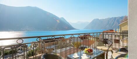 تناول الطعام بالخارج