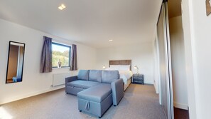 Luxury House with Hot Tub (No Dogs/Pets) | Premium bedding, desk, laptop workspace, free WiFi - Low Greenlands Holiday Park  (Carnforth)