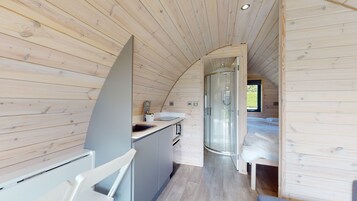 迷你冰箱、微波炉、炉灶、电热水壶