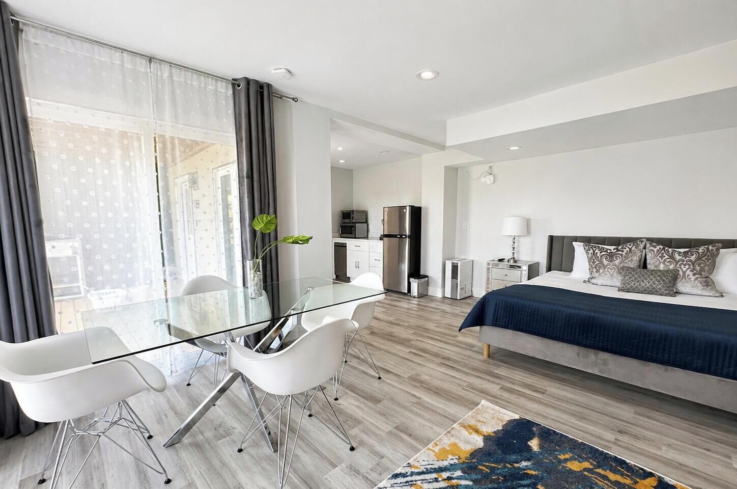Deluxe-Studiosuite, Nichtraucher, Blick auf die Anlage | Hochwertige Bettwaren, Betten mit Memory-Foam-Matratzen
