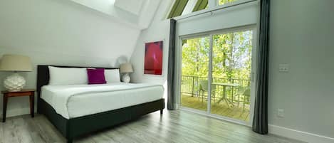 Forest View Cabin 1 King + 2 Queen Sofas. Sleeps 6 | Ropa de cama de alta calidad y camas con efecto memoria