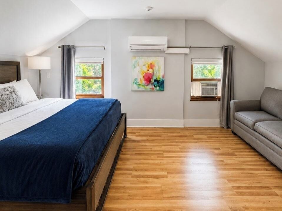 Economy kamer, 1 kingsize bed met slaapbank, niet-roken, magnetron | Luxe beddengoed, bedden met traagschuimmatras, individueel gedecoreerd