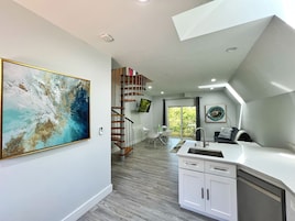 Forest View Cabin 1 King + 2 Queen Sofas. Sleeps 6 | Cuisine privée