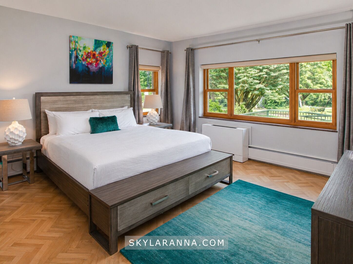 Economy kamer, 1 kingsize bed | Luxe beddengoed, bedden met traagschuimmatras, individueel gedecoreerd