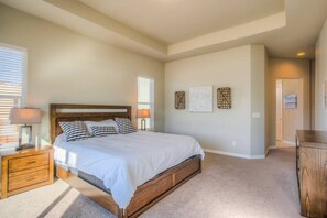 5 bedrooms, iron/ironing board, WiFi, bed sheets