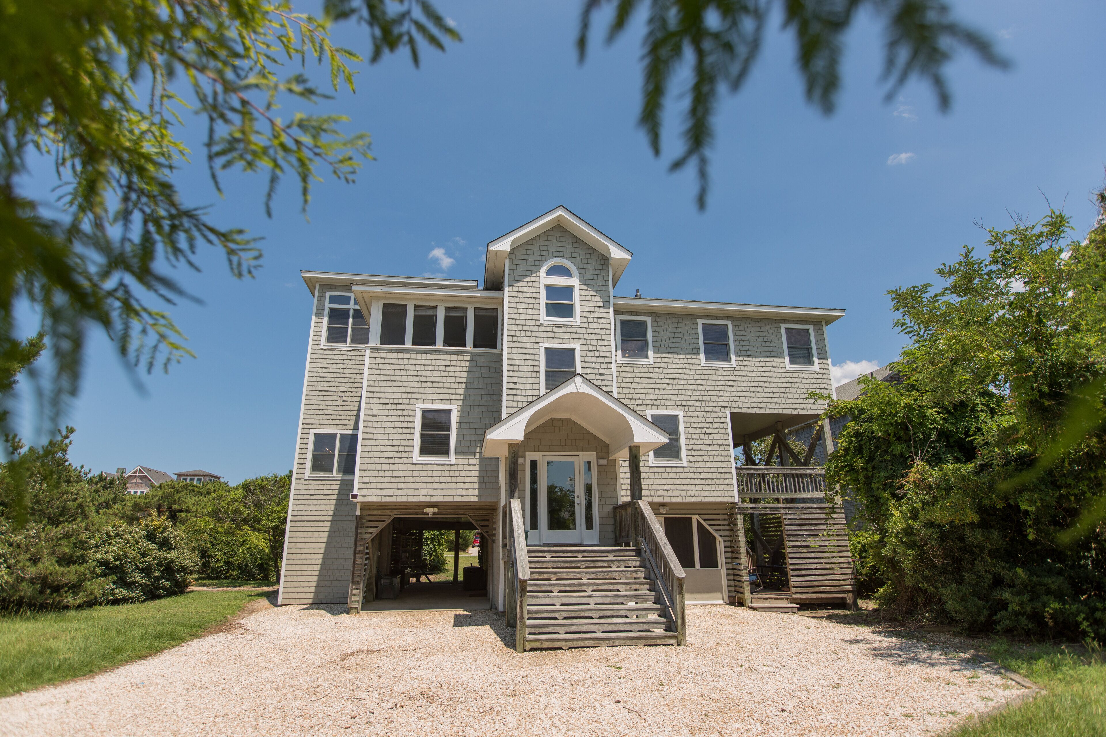 SemiOcean, 100 FT to ocean,  4 King Suites, Hot Tub - EV charger- Sleeps 10 Duck