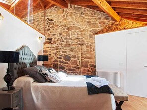 3 bedrooms, desk, iron/ironing board, travel cot
