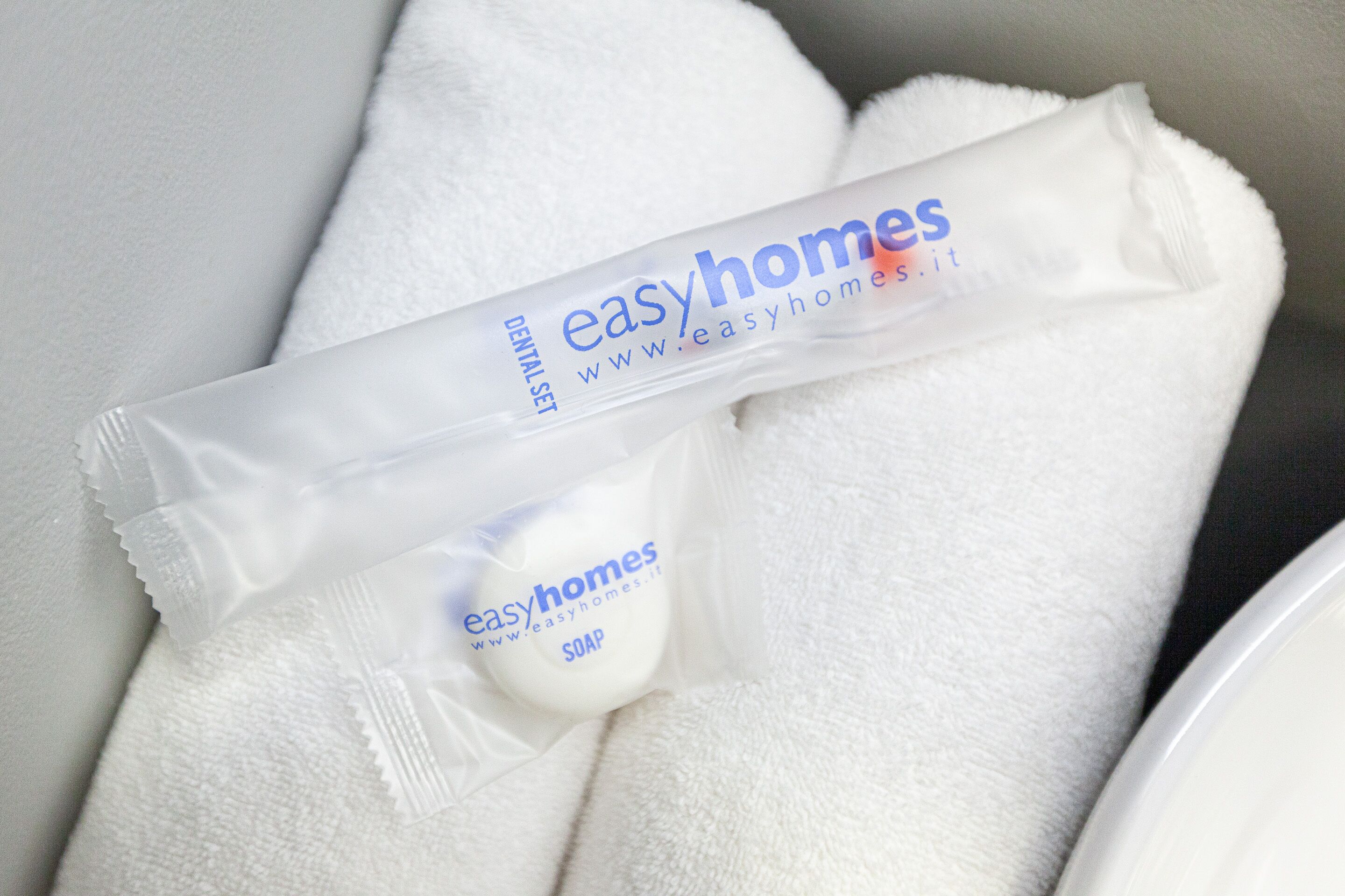 A white towel and a bar of soap with the 'easyhomes.it' branding.