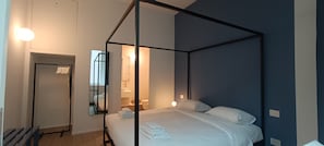 Superior Apartment | Premium bedding, down comforters, laptop workspace, iron/ironing board