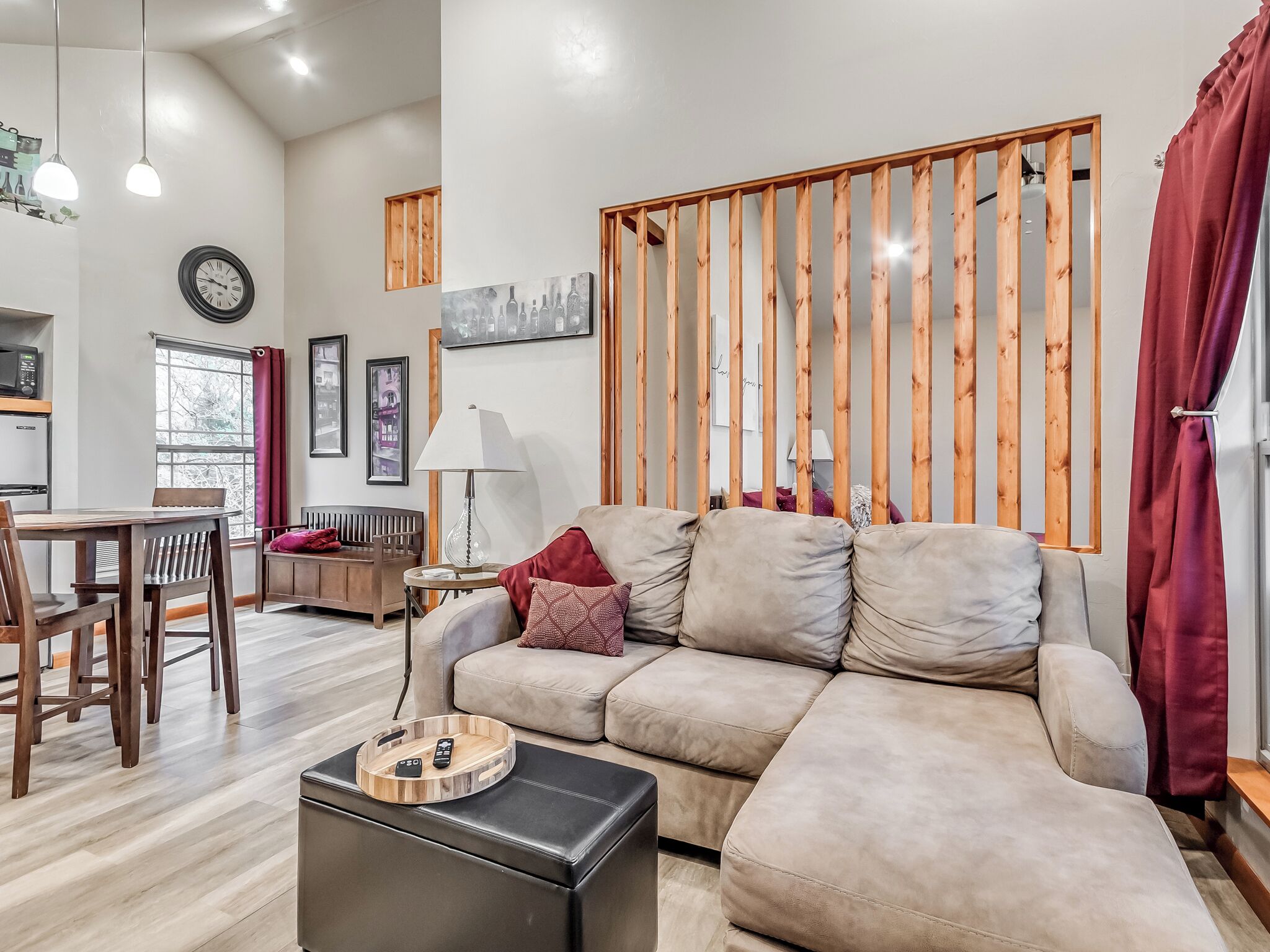 Smart TV, chimenea y reproductor de DVD 