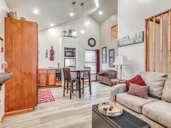 Smart TV, fireplace, DVD player